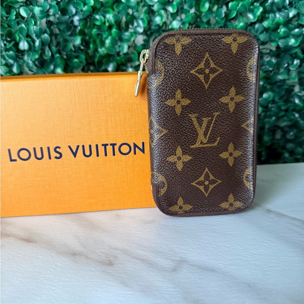 Louis Vuitton Monogram Zip Around Vintage Key Pouch with NEW Hardware!